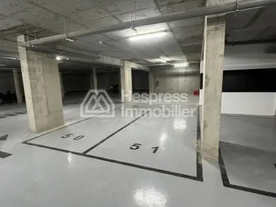 مكاتب جميلة للإيجار في الدار البيضاء المالية . مساحة 80 متر مربع. زجاج مزدوج.