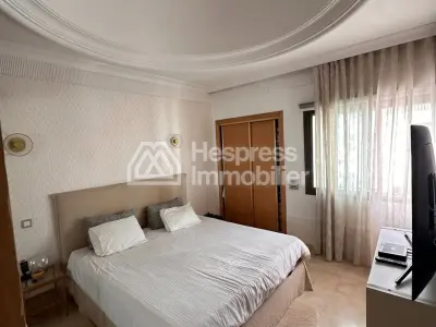 شقة ياسمين سيجنتشر للإيجار. ثلاث غرف مريحة. مدفأة وخدمة الاستقبال.