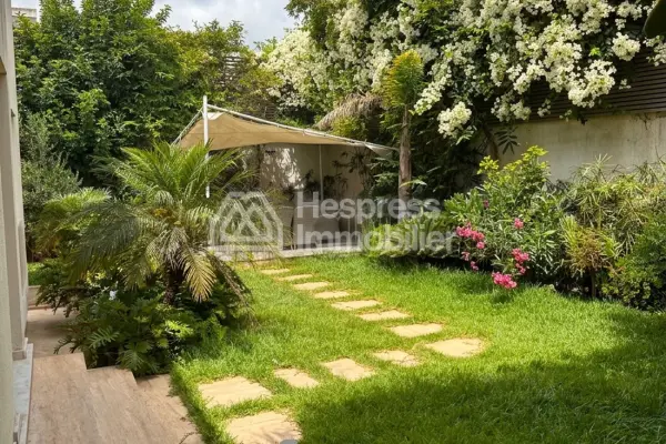 Luxurious villa for sale in Oasis . Area 668 m². Furnished.
