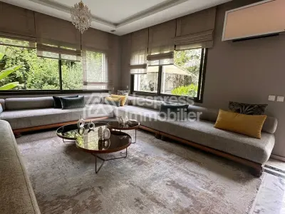 فيلا فاخرة للبيع في الواحة . مساحتها 668 متر مربع. مفروشة.