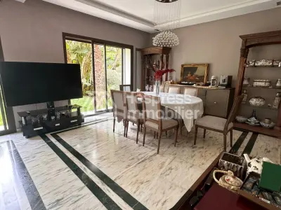 فيلا فاخرة للبيع في الواحة . مساحتها 668 متر مربع. مفروشة.
