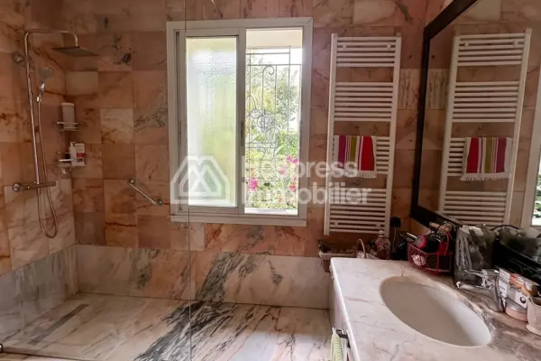 Luxurious villa for sale in Oasis . Area 668 m². Furnished.