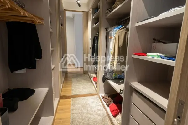 Beautiful apartment for sale in Racine . Comfortable 5 rooms. Furnished.