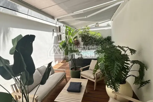 Duplex with a great terrace, jacuzzi, fitness room, and padel tennis court.