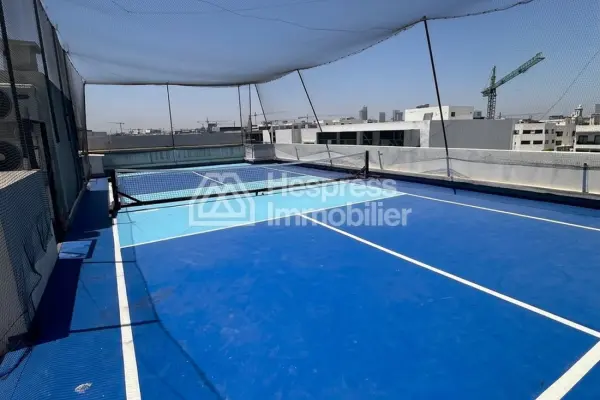Duplex with a great terrace, jacuzzi, fitness room, and padel tennis court.