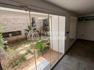 فيلا فاخرة للإيجار في المنار الحنك. 4 غرف. مفروشة.
