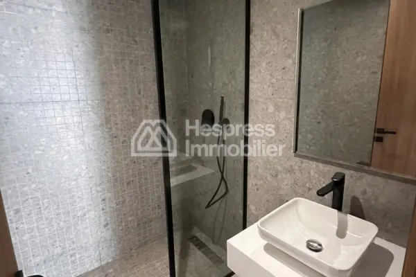 Penthouse rental Casablanca Finance City . 3 comfortable bedrooms. Concierge service and air conditioning.