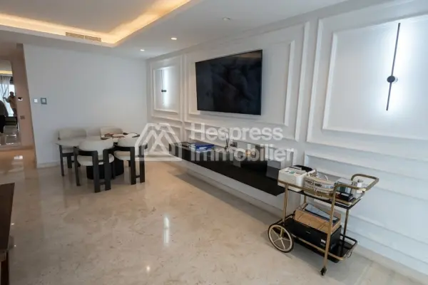 Rent this apartment at Aïn Diab . Comfortable 3 rooms. Concierge service and air conditioning.
