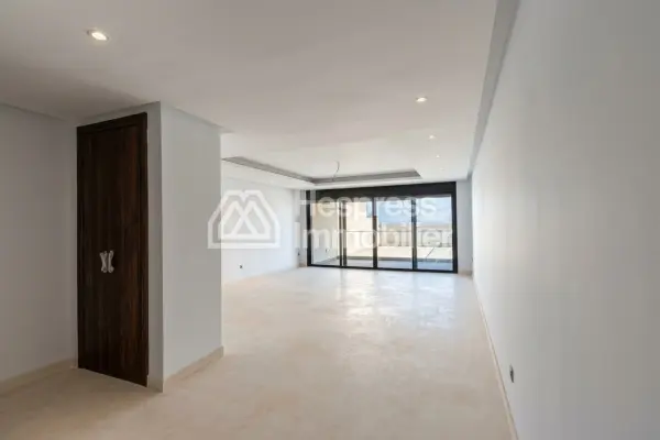 Rent this apartment at Aïn Diab . Comfortable 3 rooms. Concierge service and air conditioning.