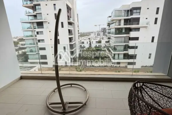 Rent this apartment at Aïn Diab . Comfortable 3 rooms. Concierge service and air conditioning.