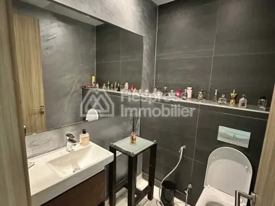 شقة للإيجار في راسين . مساحتها الإجمالية 170 متر مربع. مفروشة.