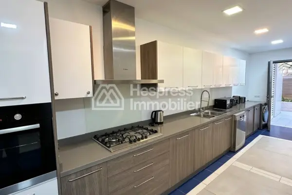 Apartment for rent in Racine . Total area 170 m². Furnished