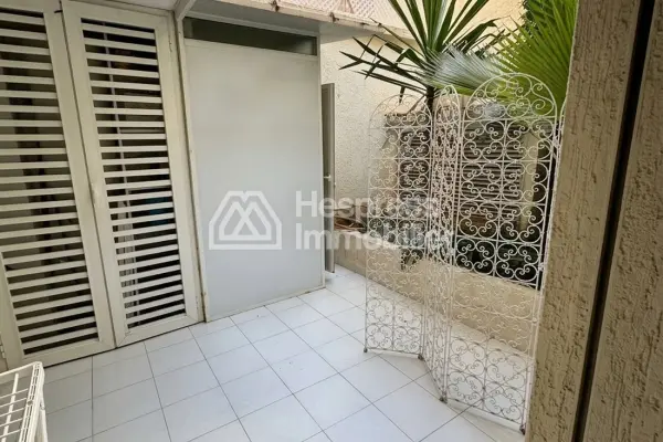 Apartment for rent in Racine . Total area 170 m². Furnished