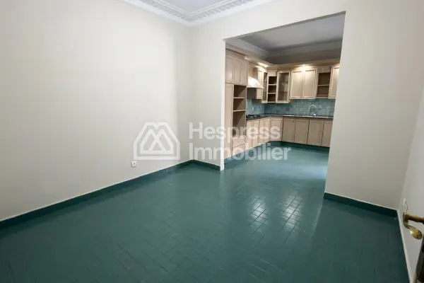 Beautiful apartment for sale in Racine . 3 large rooms. Security door and secure residence.