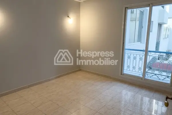 Beautiful apartment for sale in Racine . 3 large rooms. Security door and secure residence.