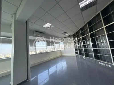 Office space for rent at Racine . Total area 180 m². Security door and double glazing.