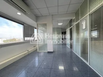 Office space for rent at Racine . Total area 180 m². Security door and double glazing.