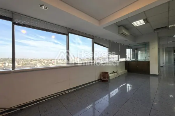 Office space for rent at Racine . Total area 180 m². Security door and double glazing.