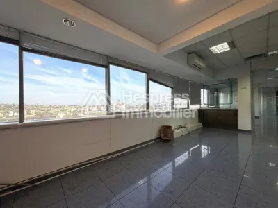 Office space for rent at Racine . Total area 180 m². Security door and double glazing.