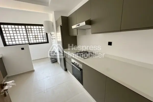 Apartment for rent in Aïn Diab Extension, 3 bedrooms. Well furnished.