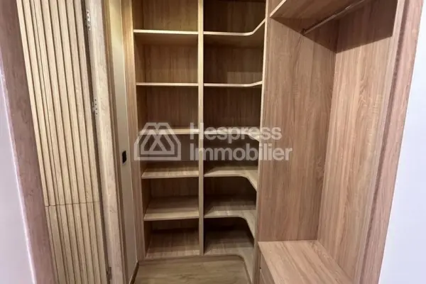 Apartment for rent in Aïn Diab Extension, 3 bedrooms. Well furnished.