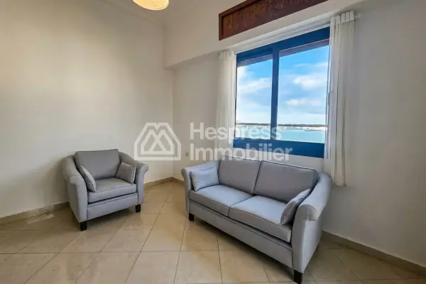 Bel Appartement en Location à la Corniche