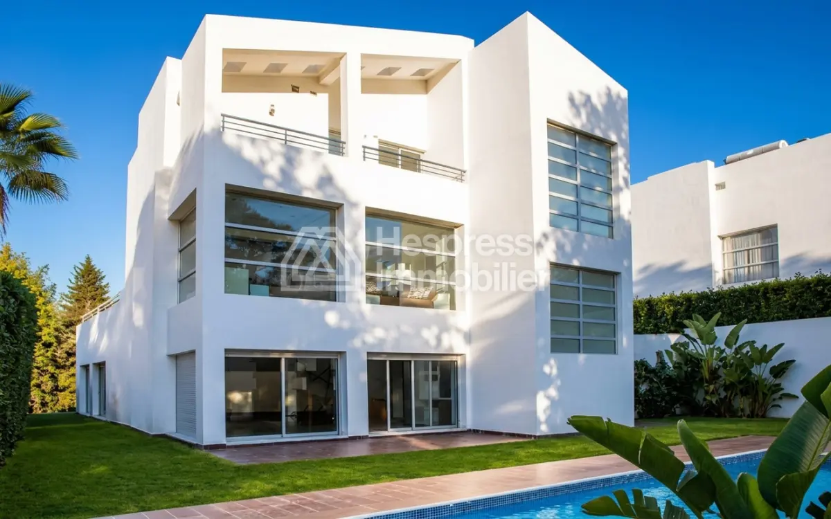 Spacieuse villa avec piscine
