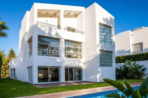 Spacieuse villa avec piscine