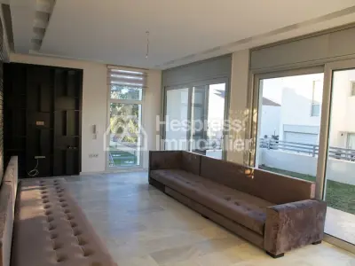 Spacieuse villa avec piscine