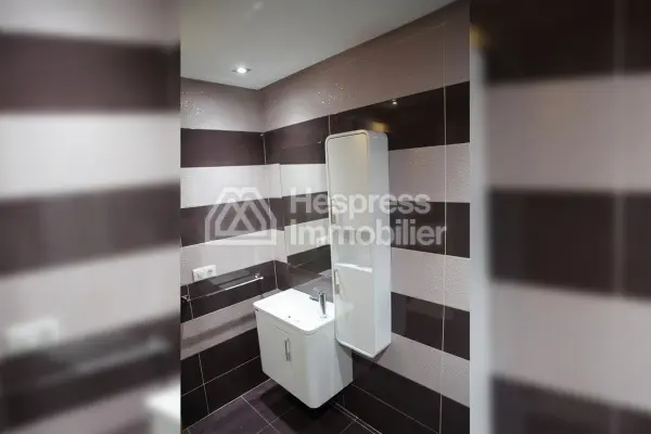 Spacieuse villa avec piscine