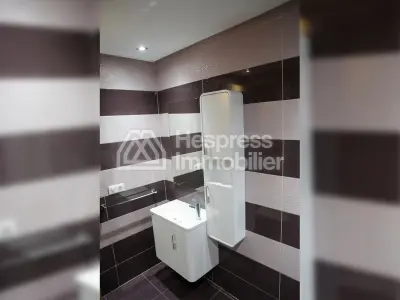 Spacieuse villa avec piscine