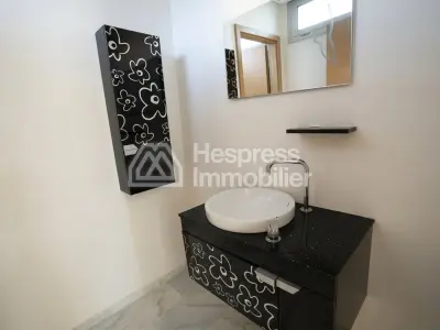 Spacieuse villa avec piscine