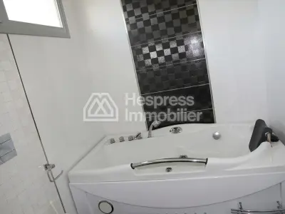Spacieuse villa avec piscine