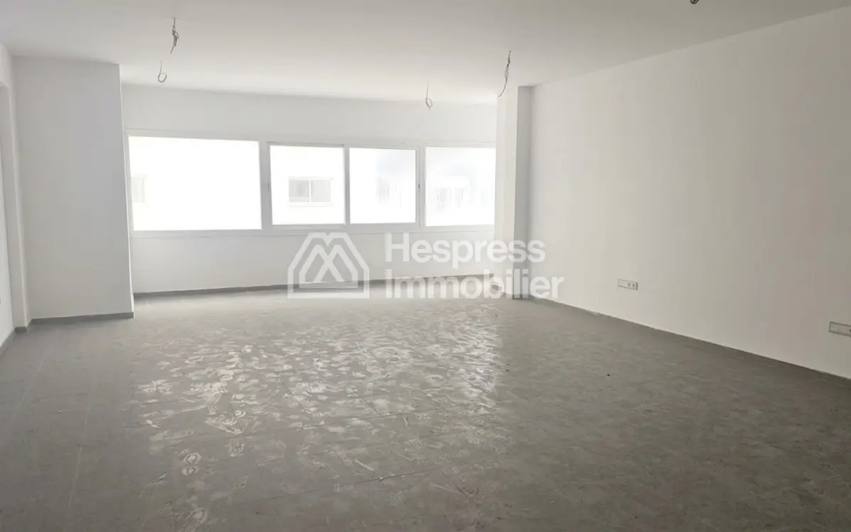 3 Bureaux Spacieux à Louer