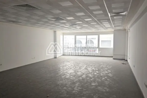 3 Bureaux Spacieux à Louer