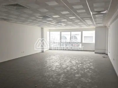 3 Bureaux Spacieux à Louer