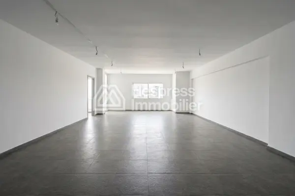 3 Bureaux Spacieux à Louer