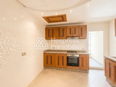 Appartement vide avec terrasse à louer