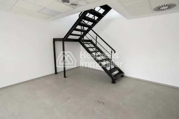 Set up your business in a duplex office