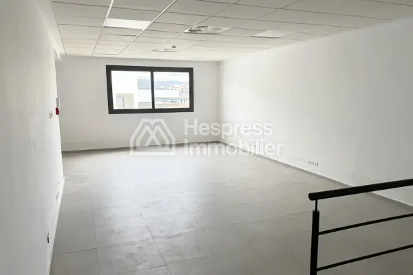 Set up your business in a duplex office