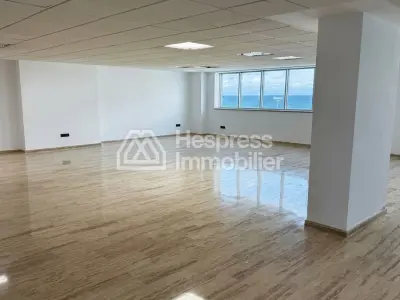Bureau Haut Standing avec Vue sur Mer à Louer