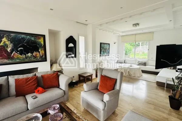 À VENDRE – Villa à El Menzeh avec Vue Panoramique 