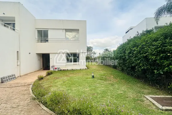À VENDRE – Villa à El Menzeh avec Vue Panoramique 