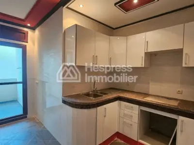 معروض للبيع على ما يبدو، منزل في تروا أطلس. مساحته ١٠٧ أمتار مربعة. باب مدرع، نظام أمني