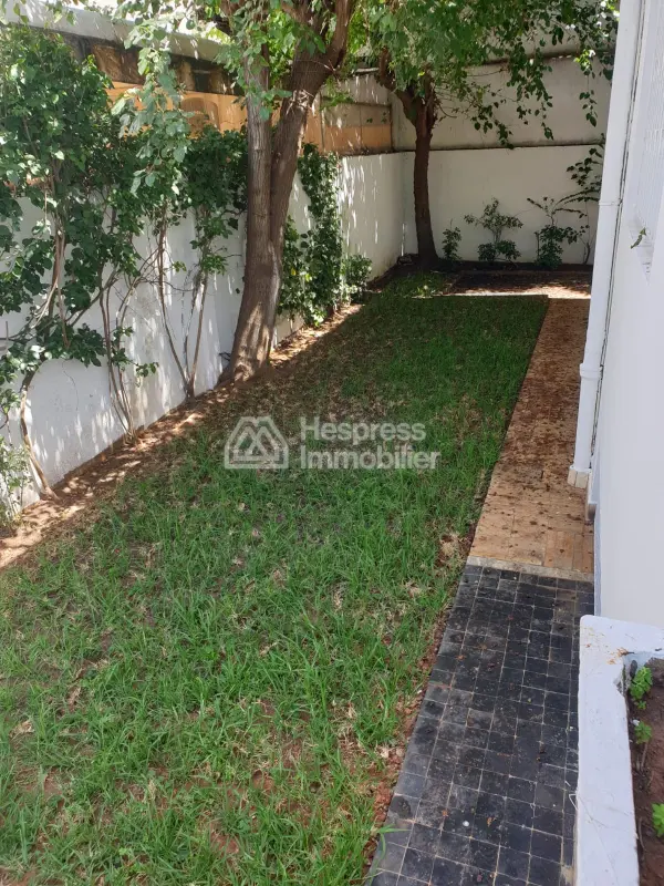 For rent – ​​Modern villa in Agdal , near the forest and the Lycée Descartes