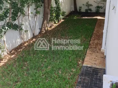 For rent – ​​Modern villa in Agdal , near the forest and the Lycée Descartes