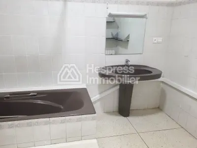 For rent – ​​Modern villa in Agdal , near the forest and the Lycée Descartes