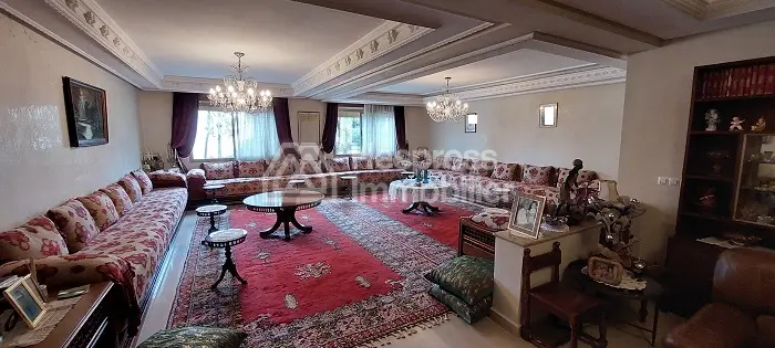 Grand appartement au quartier IBERIA