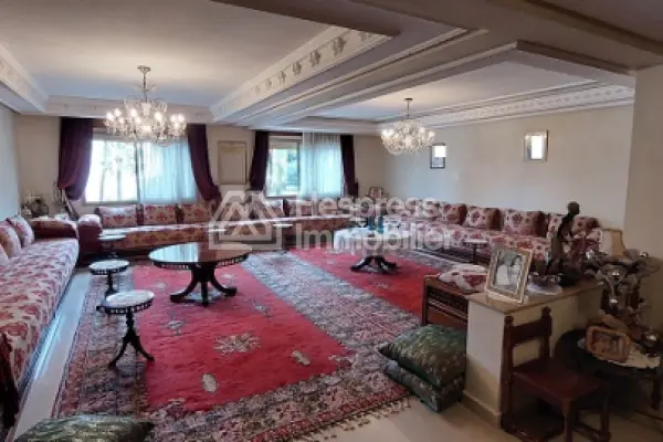 Large apartment in the Iberia district