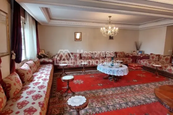 Large apartment in the Iberia district